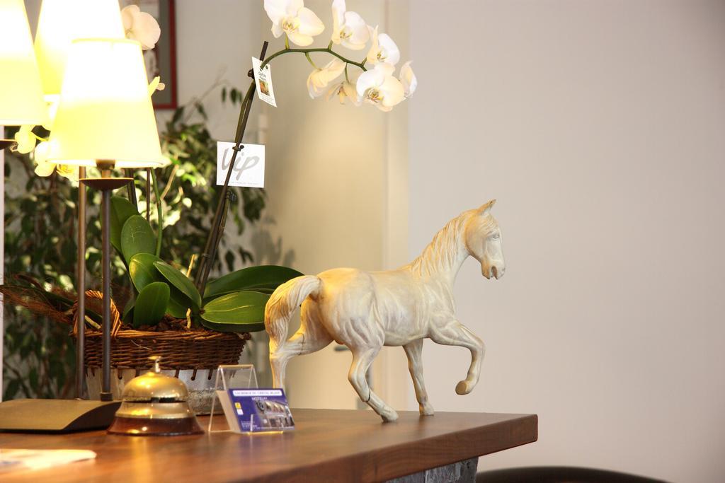 Du Cheval Blanc Hotel 2*