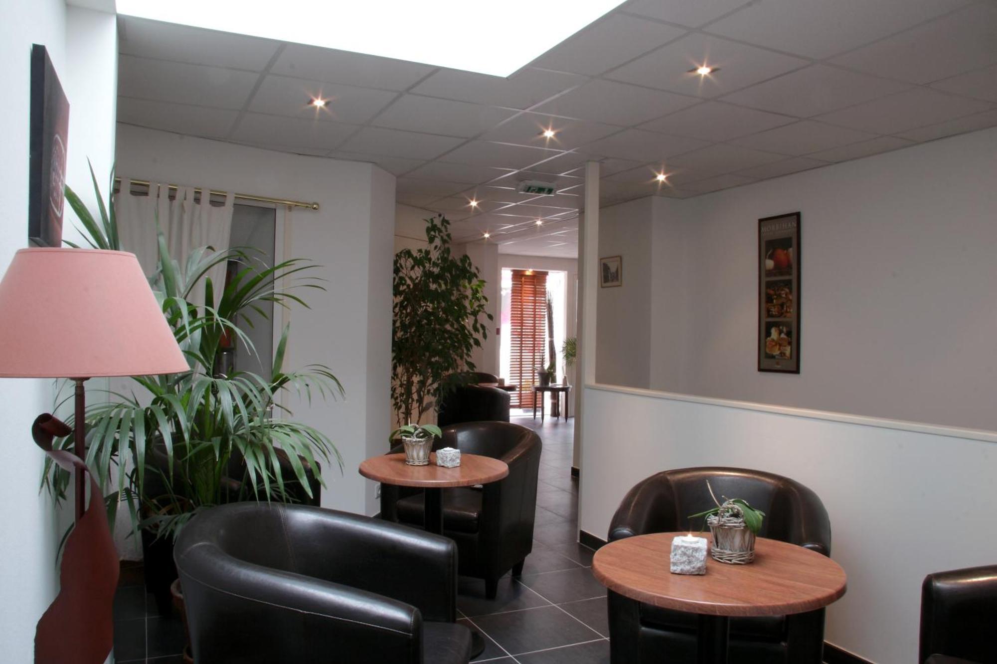 Du Cheval Blanc Hotel 2*