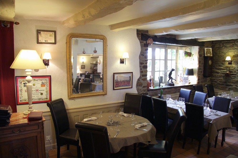Du Cheval Blanc Hotel Baud