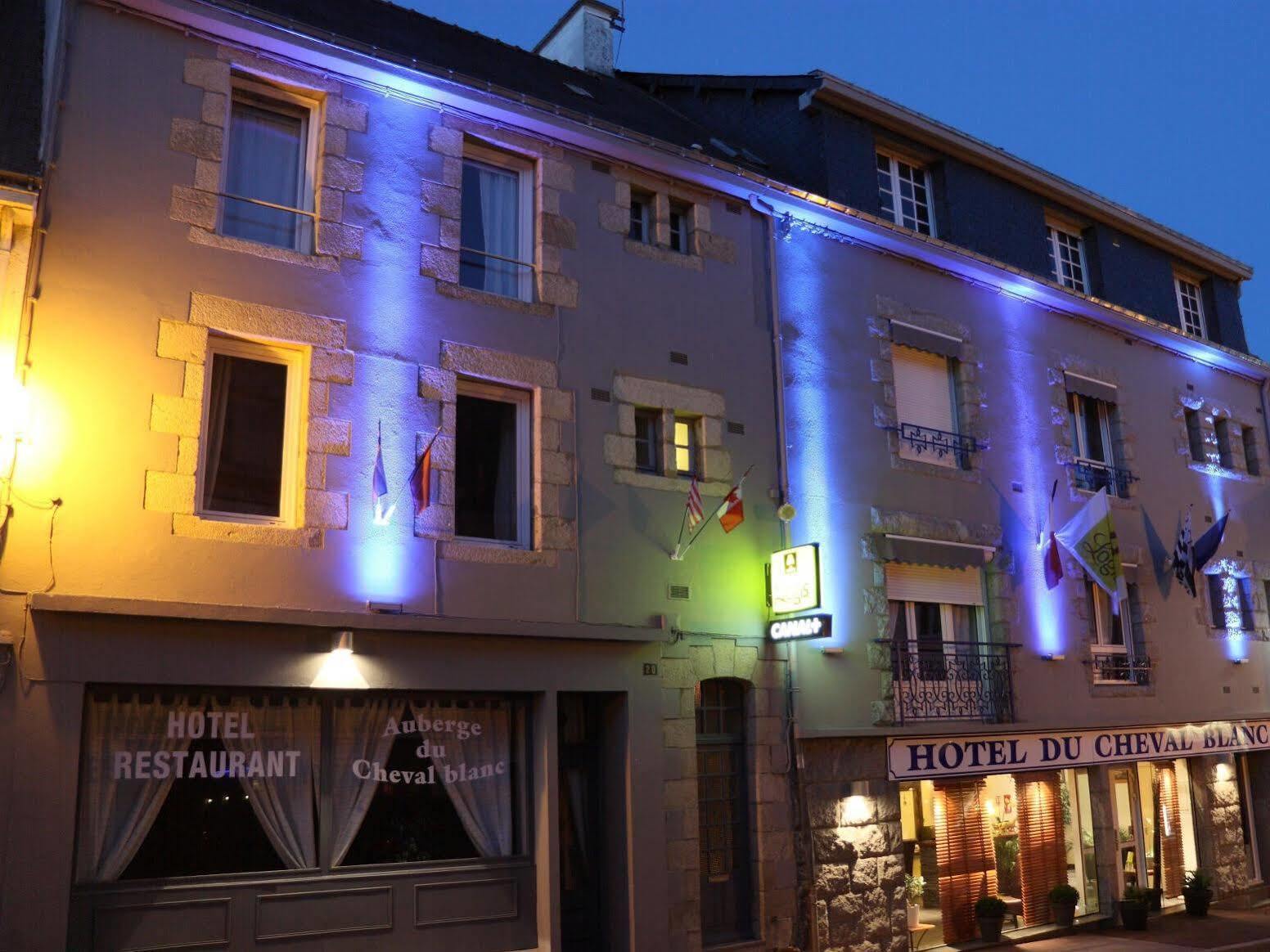 Du Cheval Blanc Hotel 2*